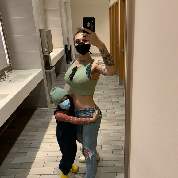 Meet your Posher, Giselle - Picture 1 of 1